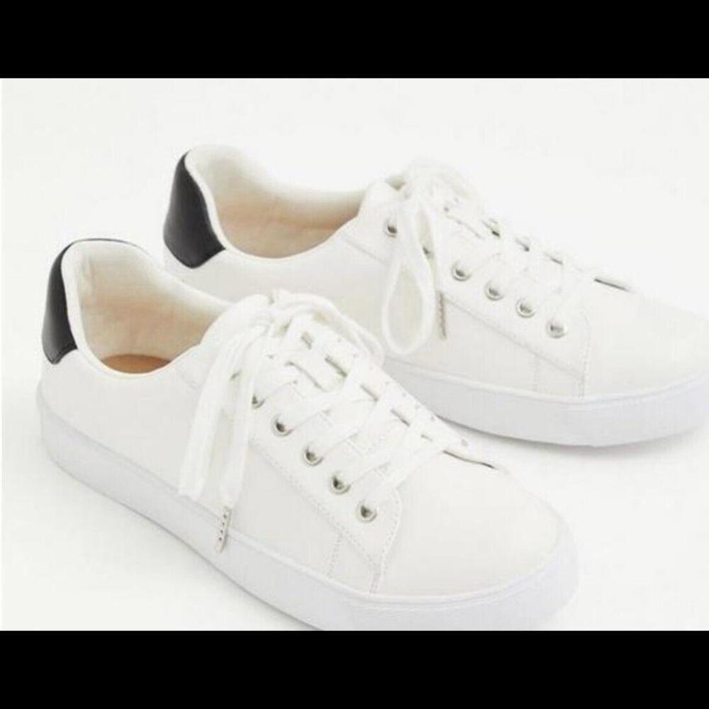 TORRID Sz 9 White & Black Faux Leather Fashion Sneaker